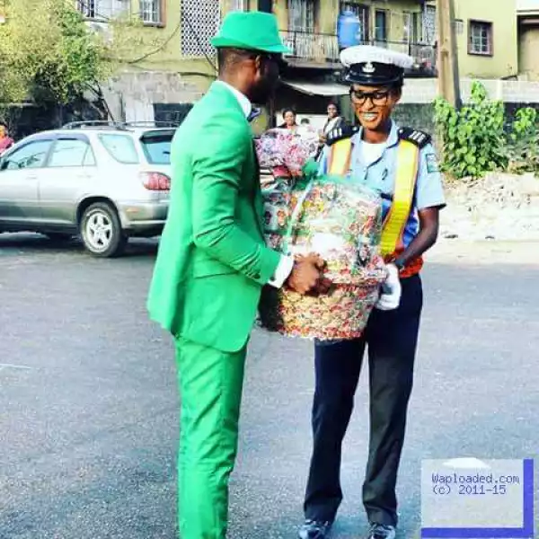 See This Heartwarming Photo Of A Traffic Warden